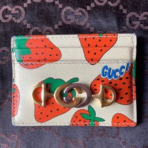 Gucci Zumi Strawberry Card Wallet